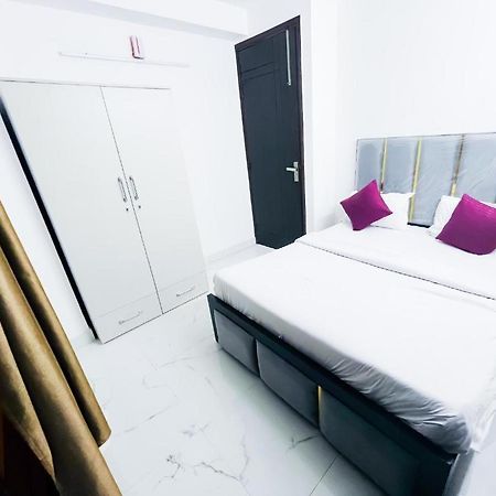 Hotel 24By7 New Delhi Luaran gambar