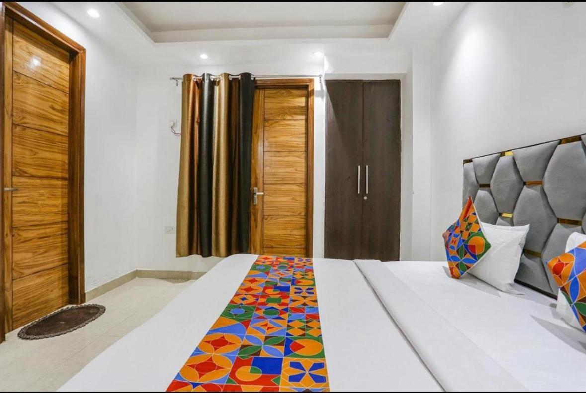 Hotel 24By7 New Delhi Luaran gambar