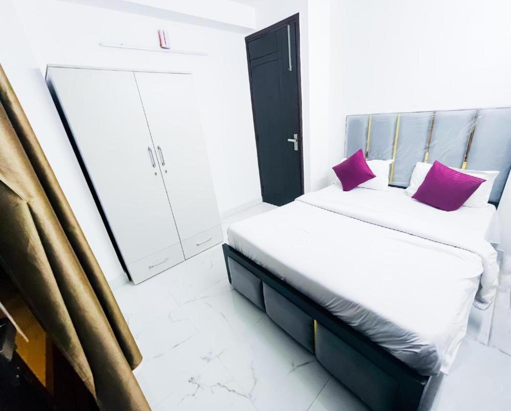 Hotel 24By7 New Delhi Luaran gambar