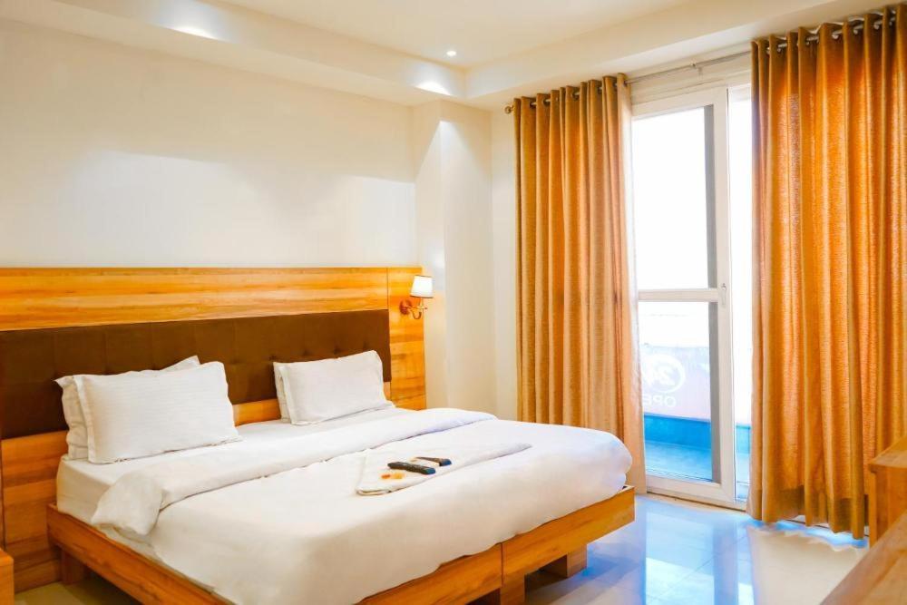 Hotel 24By7 New Delhi Luaran gambar
