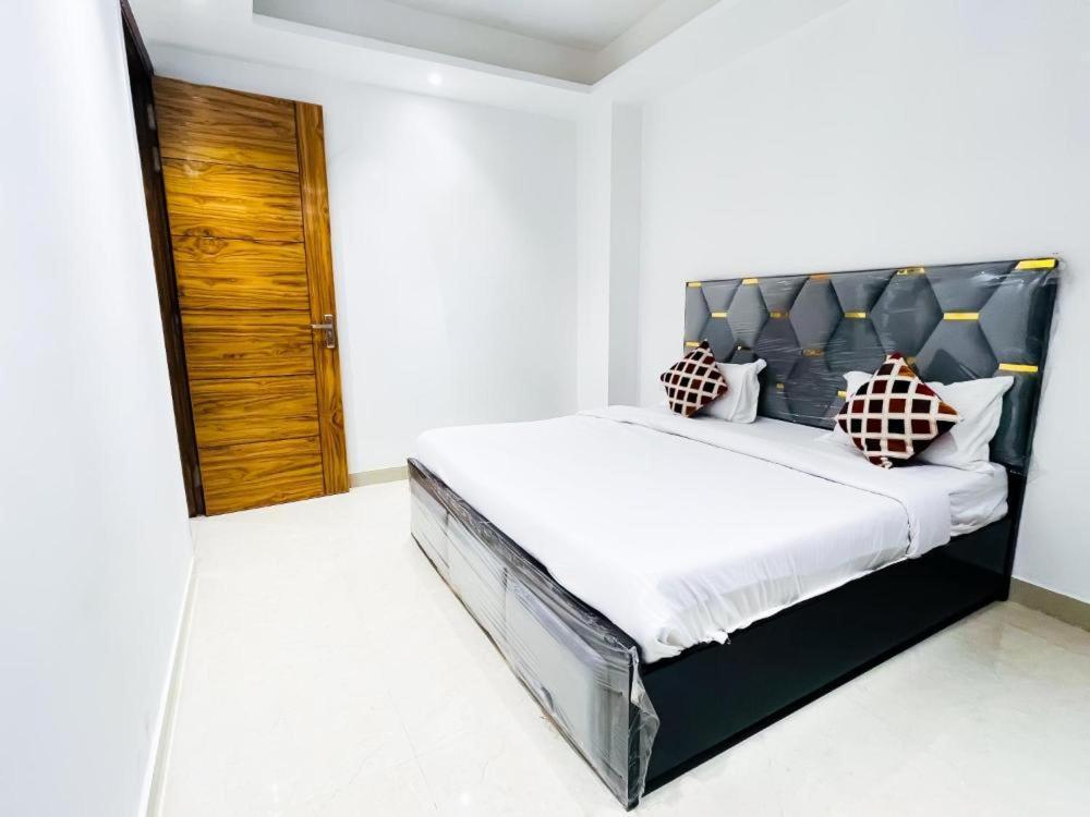 Hotel 24By7 New Delhi Luaran gambar